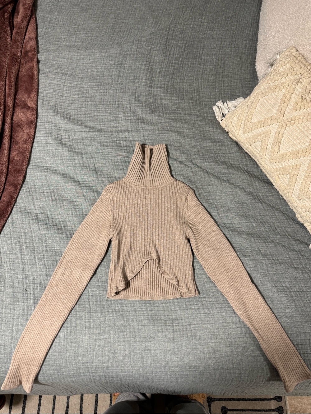 Ribbed Cropped Turtleneck Sweater - Taupe